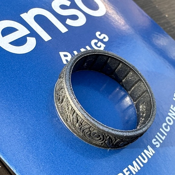 New Enso Platinum Flourish Etched Signature Silicone Ring Sz 10 - Picture 2 of 4